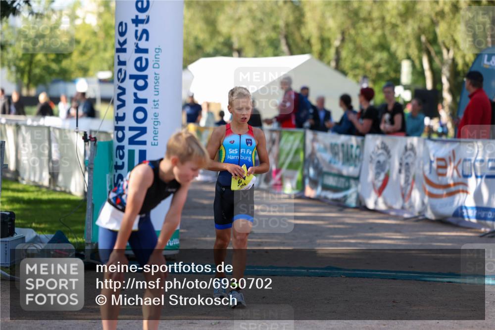 01.09.2024 - 17. Tribühne Triathlon Michael Strokosch http://msf.ph/oto/6930702 01.09.2024 09:45:38 Ziel 135 meine-sportfotos.de
