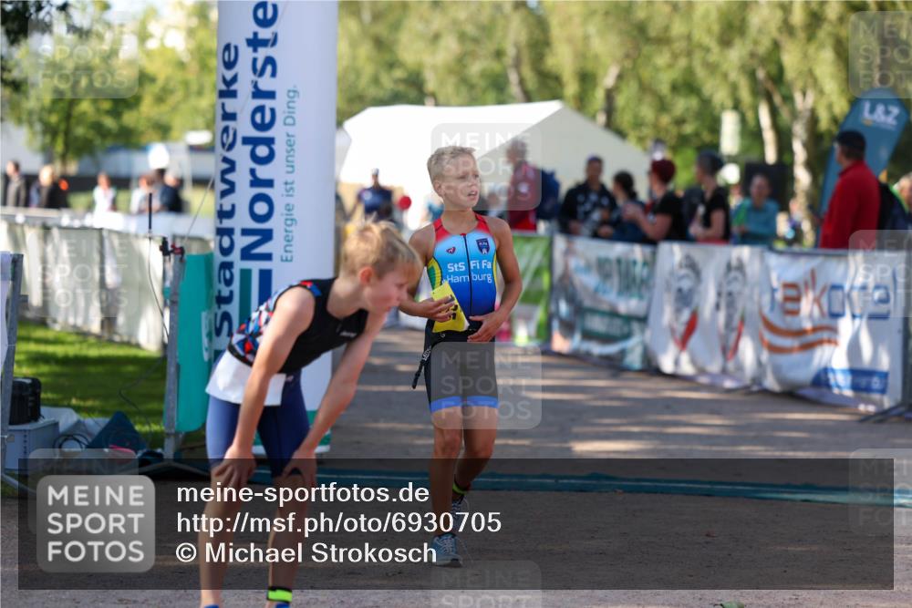 01.09.2024 - 17. Tribühne Triathlon Michael Strokosch http://msf.ph/oto/6930705 01.09.2024 09:45:39 Ziel 135 meine-sportfotos.de