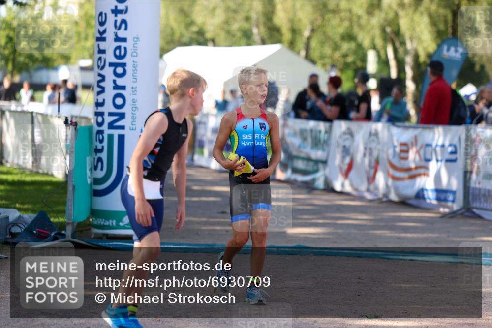 01.09.2024 - 17. Tribühne Triathlon Michael Strokosch http://msf.ph/oto/6930709 01.09.2024 09:45:40 Ziel 135 meine-sportfotos.de