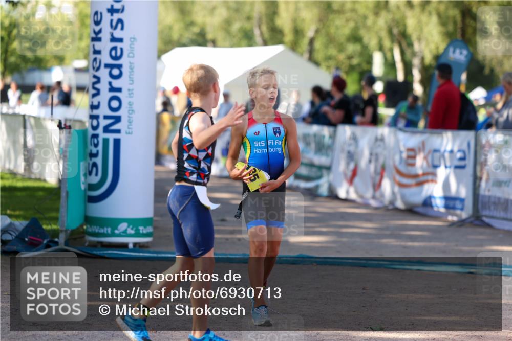 01.09.2024 - 17. Tribühne Triathlon Michael Strokosch http://msf.ph/oto/6930713 01.09.2024 09:45:40 Ziel 135 meine-sportfotos.de