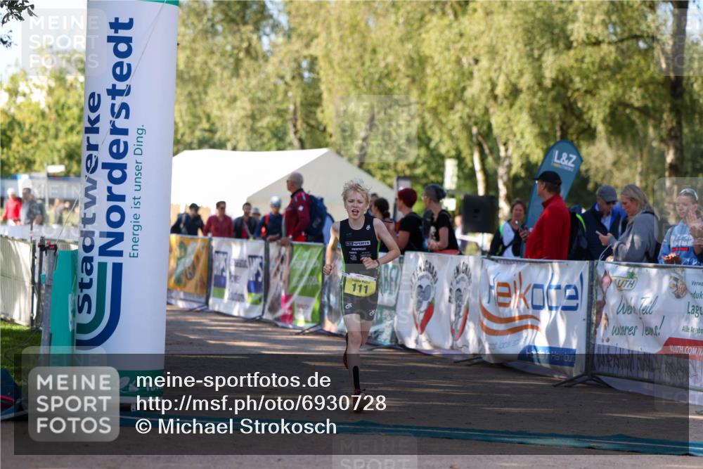 01.09.2024 - 17. Tribühne Triathlon Michael Strokosch http://msf.ph/oto/6930728 01.09.2024 09:46:09 Ziel 111 meine-sportfotos.de