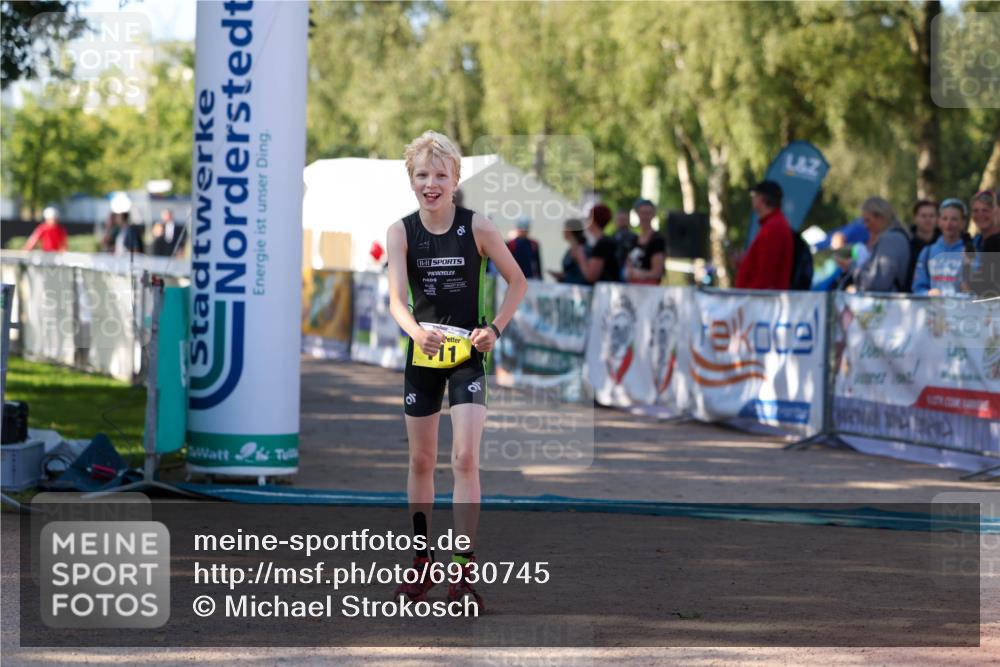 01.09.2024 - 17. Tribühne Triathlon Michael Strokosch http://msf.ph/oto/6930745 01.09.2024 09:46:11 Ziel 111 meine-sportfotos.de
