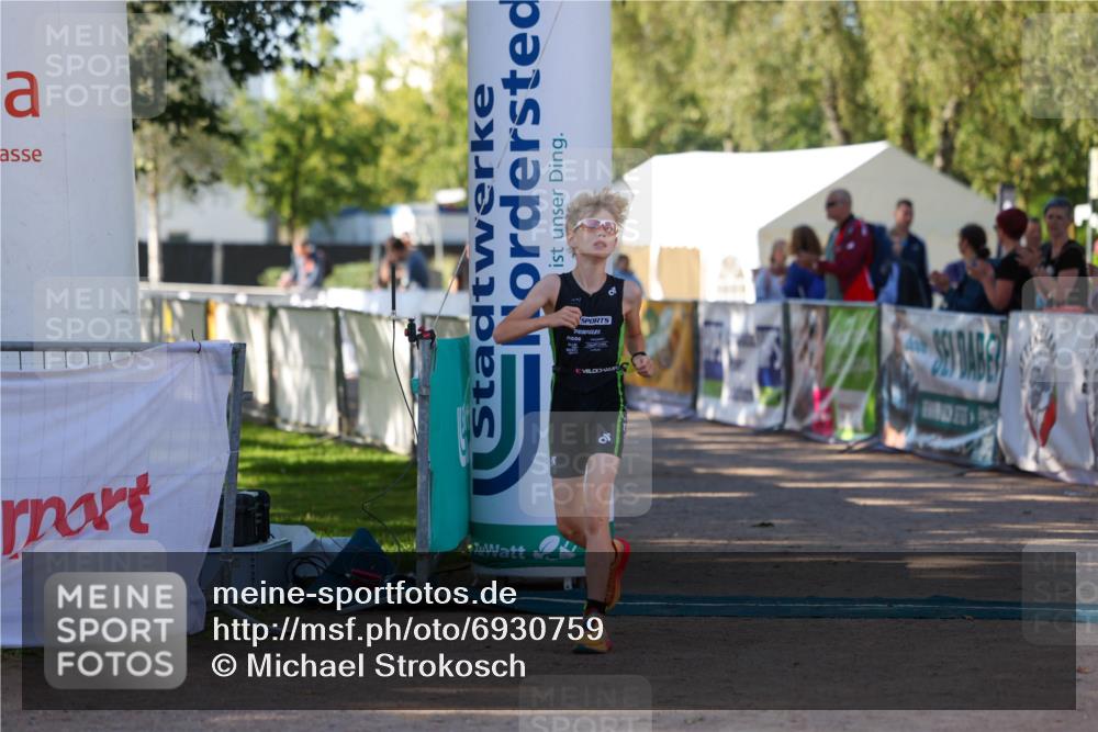 01.09.2024 - 17. Tribühne Triathlon Michael Strokosch http://msf.ph/oto/6930759 01.09.2024 09:46:41 Ziel 94 meine-sportfotos.de