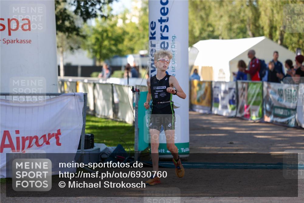 01.09.2024 - 17. Tribühne Triathlon Michael Strokosch http://msf.ph/oto/6930760 01.09.2024 09:46:41 Ziel 94 meine-sportfotos.de