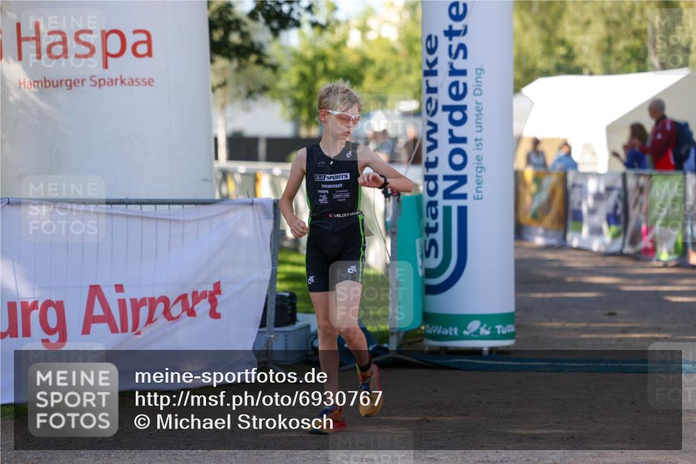 01.09.2024 - 17. Tribühne Triathlon Michael Strokosch http://msf.ph/oto/6930767 01.09.2024 09:46:42 Ziel 94 meine-sportfotos.de