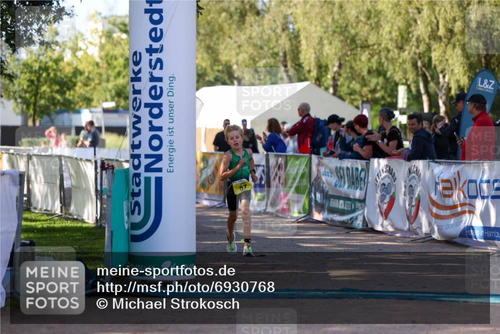 01.09.2024 - 17. Tribühne Triathlon Michael Strokosch http://msf.ph/oto/6930768 01.09.2024 09:46:49 Ziel 57 meine-sportfotos.de