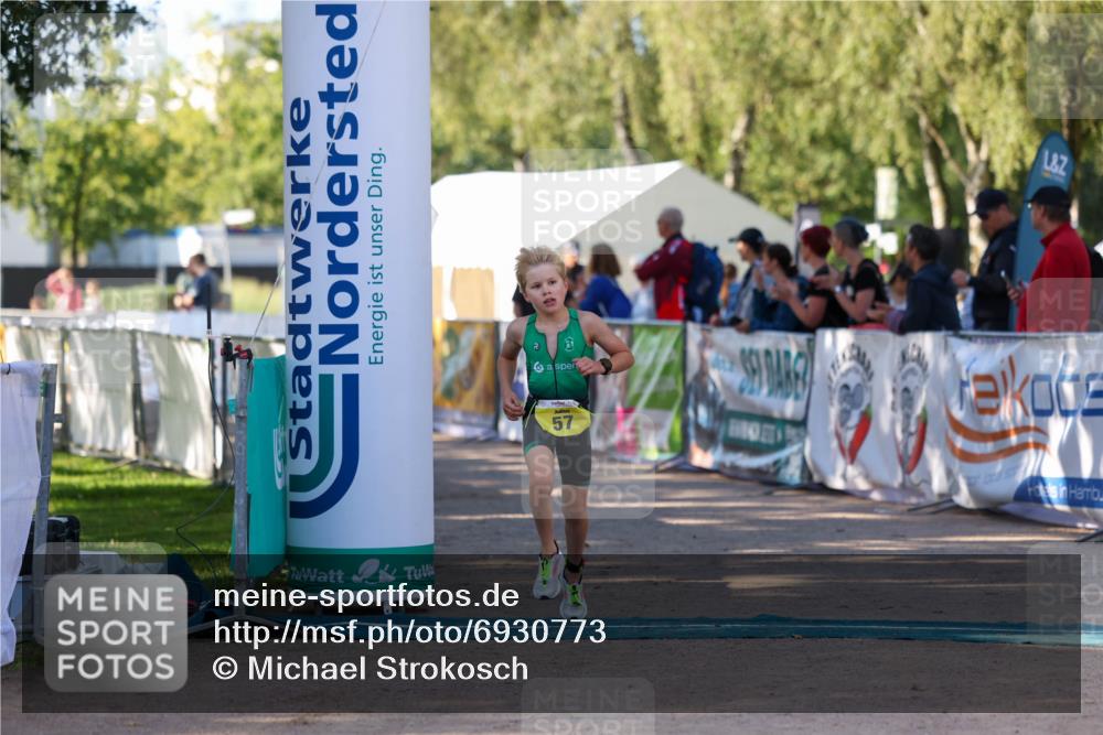 01.09.2024 - 17. Tribühne Triathlon Michael Strokosch http://msf.ph/oto/6930773 01.09.2024 09:46:50 Ziel 57 meine-sportfotos.de