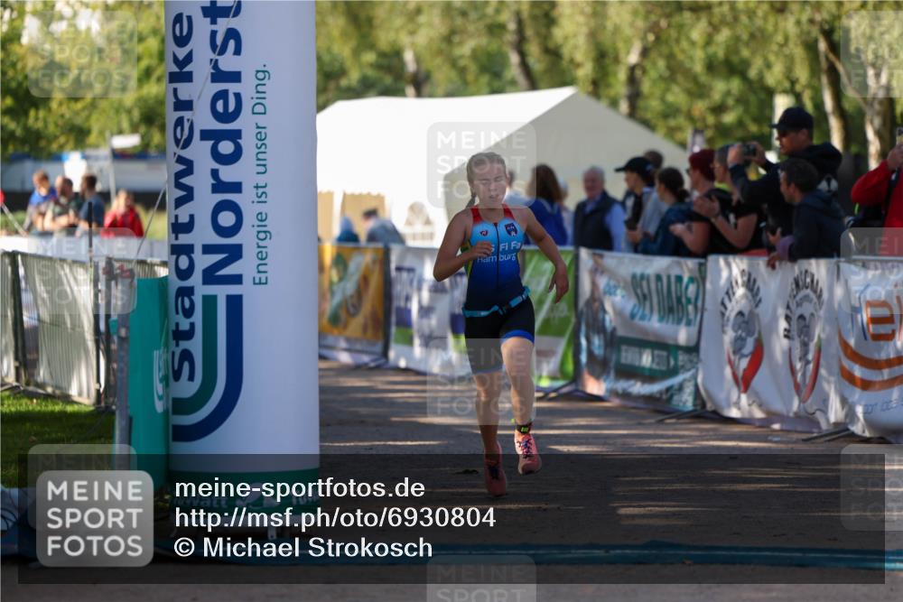 01.09.2024 - 17. Tribühne Triathlon Michael Strokosch http://msf.ph/oto/6930804 01.09.2024 09:47:29 Ziel 132 meine-sportfotos.de