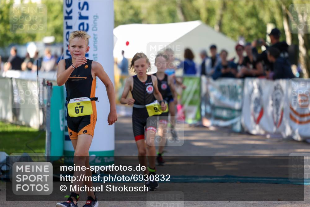 01.09.2024 - 17. Tribühne Triathlon Michael Strokosch http://msf.ph/oto/6930832 01.09.2024 09:47:41 Ziel 67, 89, 90, 106, 119 meine-sportfotos.de