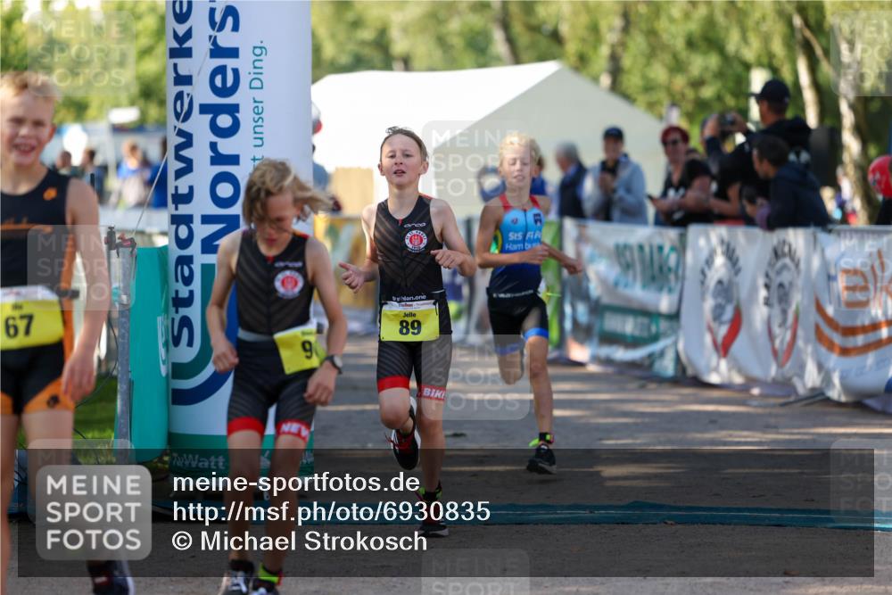 01.09.2024 - 17. Tribühne Triathlon Michael Strokosch http://msf.ph/oto/6930835 01.09.2024 09:47:41 Ziel 67, 89, 90, 106, 119 meine-sportfotos.de