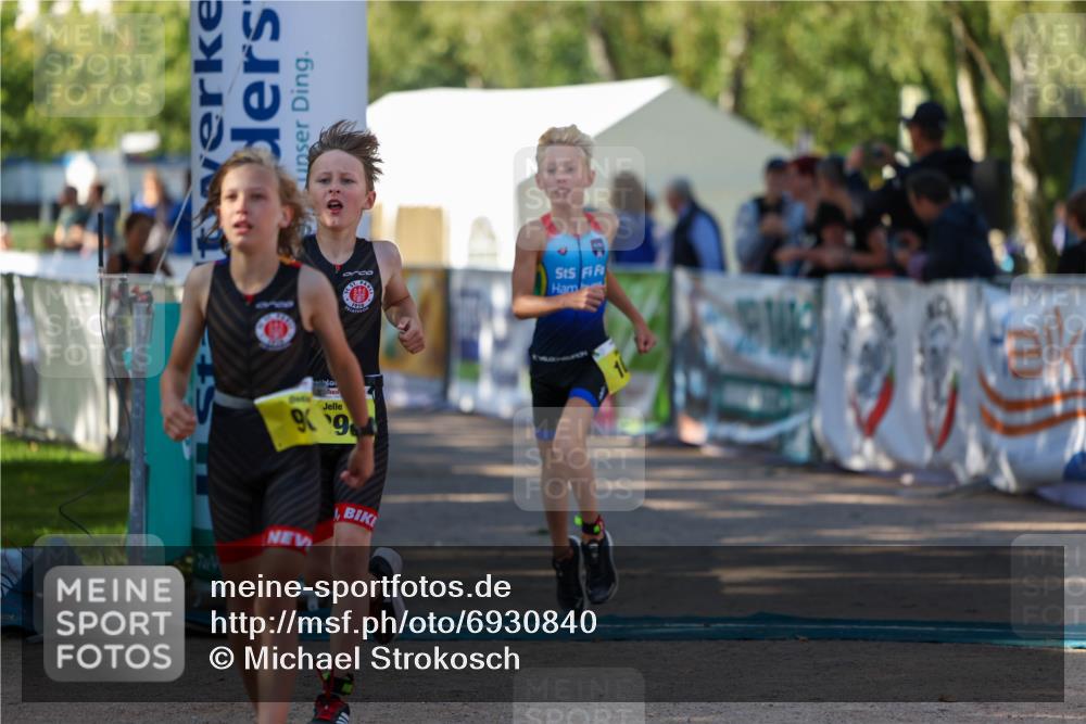 01.09.2024 - 17. Tribühne Triathlon Michael Strokosch http://msf.ph/oto/6930840 01.09.2024 09:47:42 Ziel 67, 71, 89, 90, 106, 119 meine-sportfotos.de