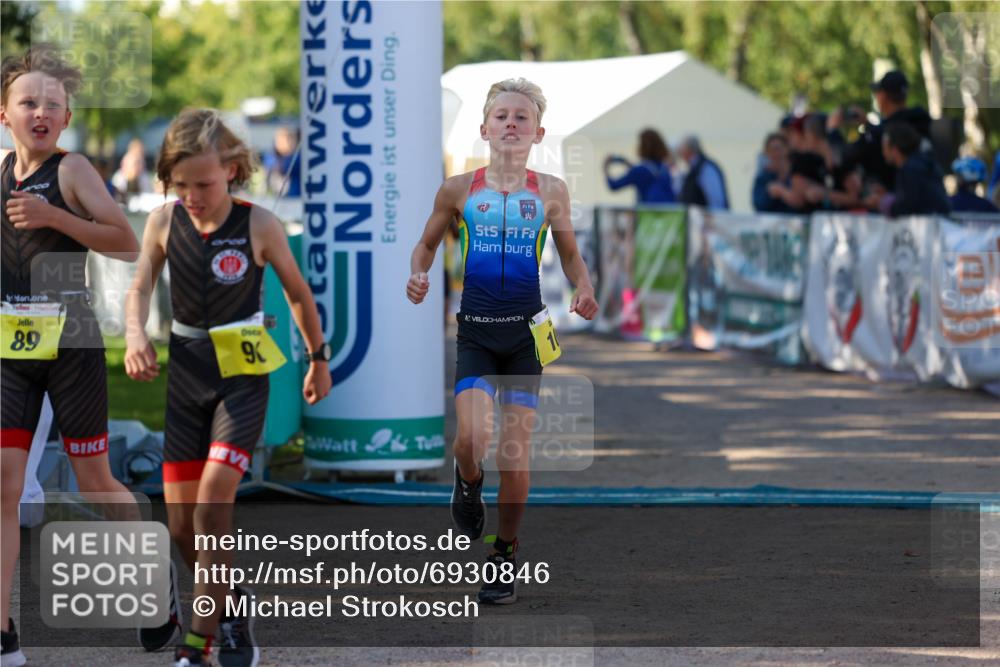 01.09.2024 - 17. Tribühne Triathlon Michael Strokosch http://msf.ph/oto/6930846 01.09.2024 09:47:43 Ziel 67, 71, 89, 90, 106, 119, 131 meine-sportfotos.de