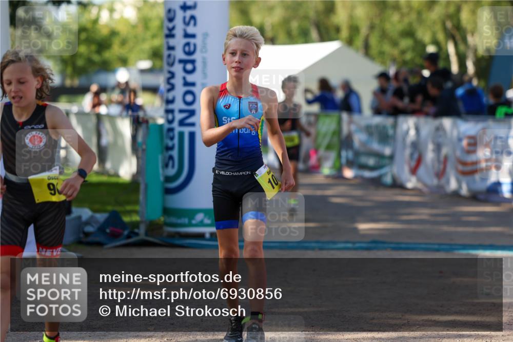 01.09.2024 - 17. Tribühne Triathlon Michael Strokosch http://msf.ph/oto/6930856 01.09.2024 09:47:44 Ziel 66, 67, 71, 89, 90, 106, 119, 131 meine-sportfotos.de