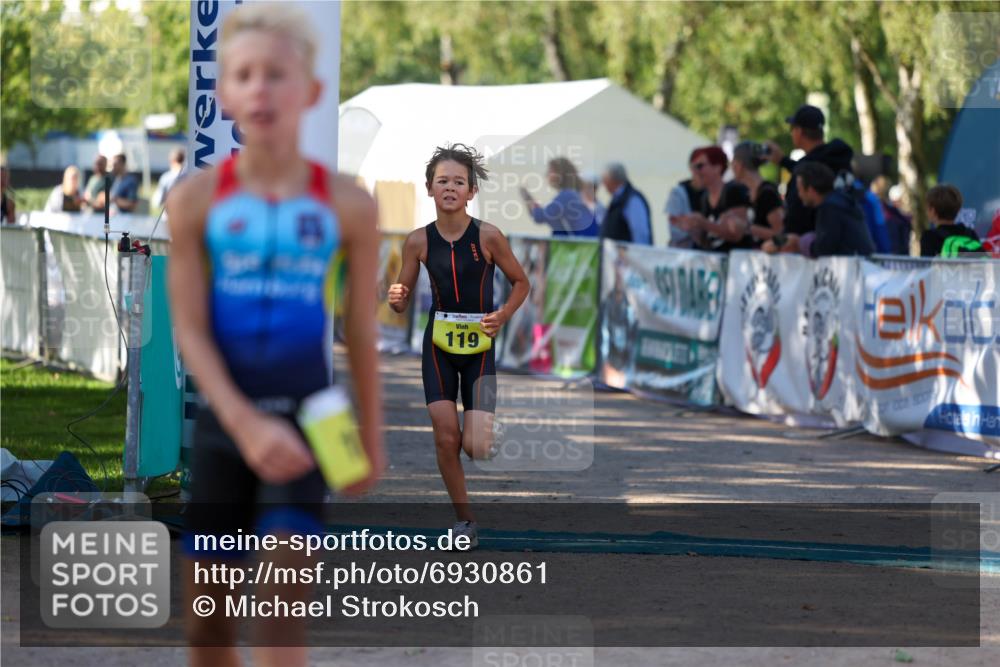 01.09.2024 - 17. Tribühne Triathlon Michael Strokosch http://msf.ph/oto/6930861 01.09.2024 09:47:46 Ziel 66, 71, 89, 106, 119, 131 meine-sportfotos.de