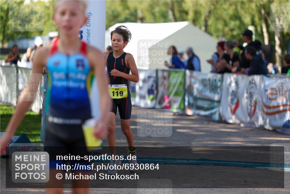 01.09.2024 - 17. Tribühne Triathlon Michael Strokosch http://msf.ph/oto/6930864 01.09.2024 09:47:46 Ziel 66, 71, 89, 106, 119, 131 meine-sportfotos.de