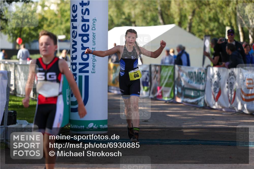 01.09.2024 - 17. Tribühne Triathlon Michael Strokosch http://msf.ph/oto/6930885 01.09.2024 09:47:51 Ziel 66, 71, 131 meine-sportfotos.de