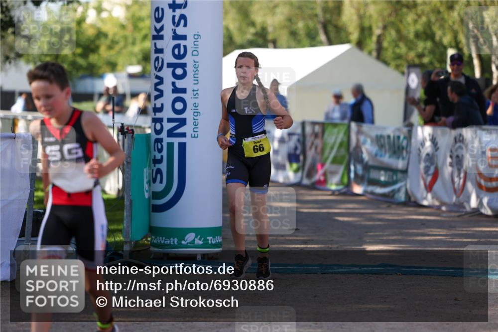 01.09.2024 - 17. Tribühne Triathlon Michael Strokosch http://msf.ph/oto/6930886 01.09.2024 09:47:51 Ziel 66, 71, 131 meine-sportfotos.de