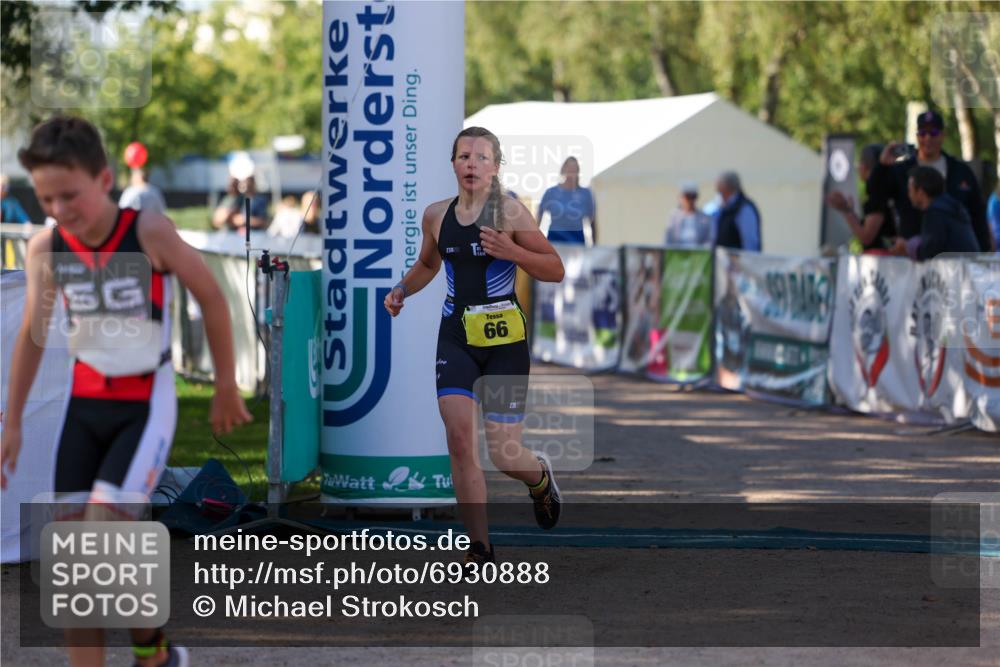 01.09.2024 - 17. Tribühne Triathlon Michael Strokosch http://msf.ph/oto/6930888 01.09.2024 09:47:51 Ziel 66, 71, 131 meine-sportfotos.de