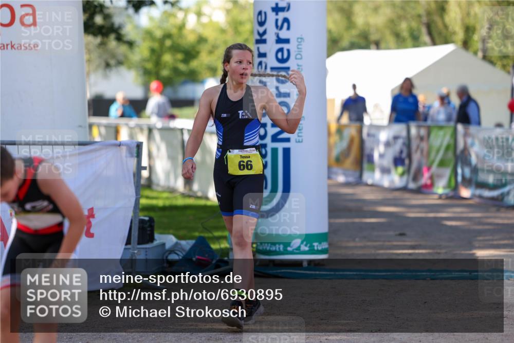 01.09.2024 - 17. Tribühne Triathlon Michael Strokosch http://msf.ph/oto/6930895 01.09.2024 09:47:52 Ziel 66, 71, 131 meine-sportfotos.de