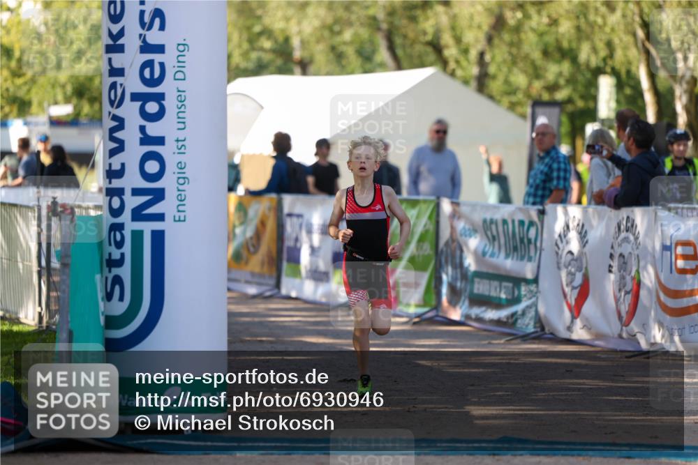 01.09.2024 - 17. Tribühne Triathlon Michael Strokosch http://msf.ph/oto/6930946 01.09.2024 09:49:16 Ziel 133 meine-sportfotos.de
