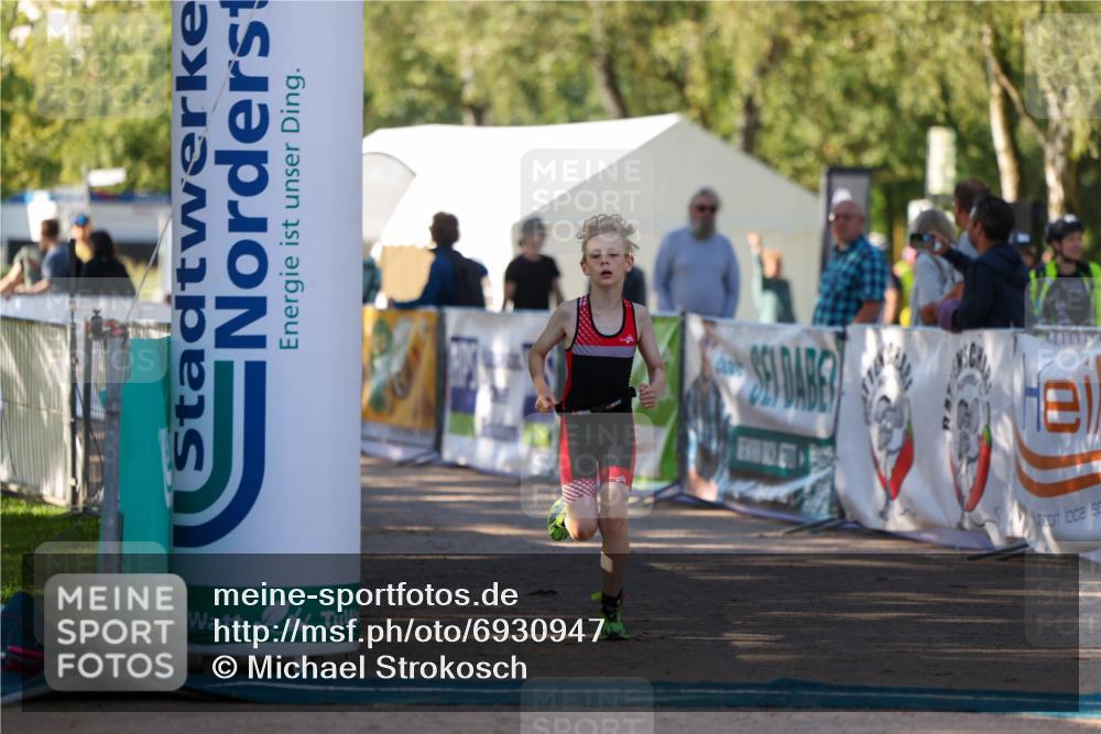 01.09.2024 - 17. Tribühne Triathlon Michael Strokosch http://msf.ph/oto/6930947 01.09.2024 09:49:16 Ziel 133 meine-sportfotos.de
