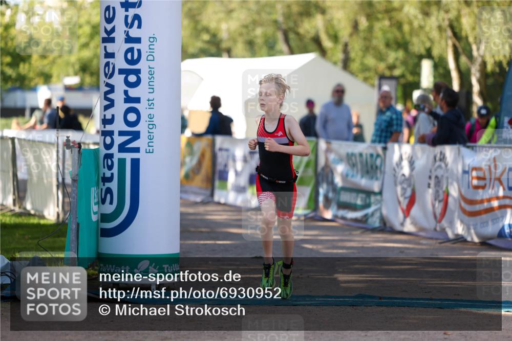 01.09.2024 - 17. Tribühne Triathlon Michael Strokosch http://msf.ph/oto/6930952 01.09.2024 09:49:17 Ziel 133 meine-sportfotos.de