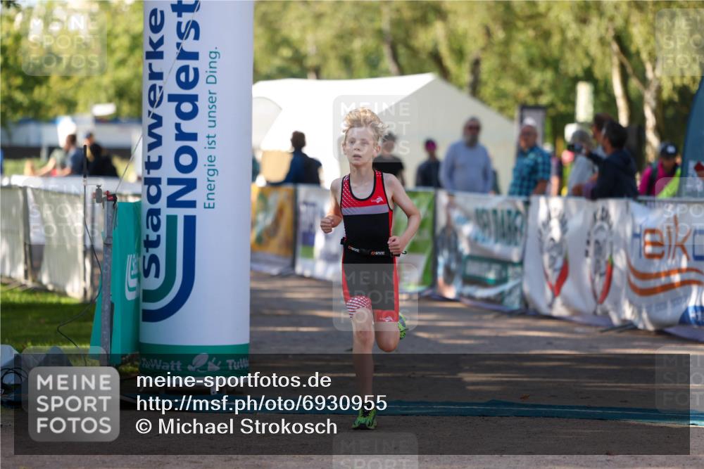 01.09.2024 - 17. Tribühne Triathlon Michael Strokosch http://msf.ph/oto/6930955 01.09.2024 09:49:17 Ziel 133 meine-sportfotos.de