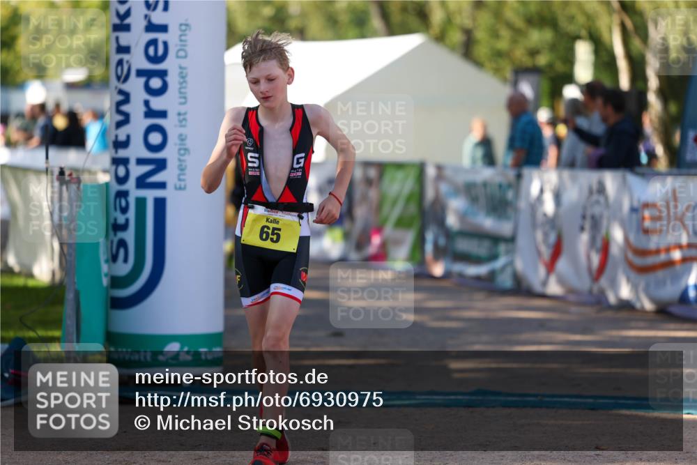 01.09.2024 - 17. Tribühne Triathlon Michael Strokosch http://msf.ph/oto/6930975 01.09.2024 09:49:26 Ziel 62, 65, 68 meine-sportfotos.de