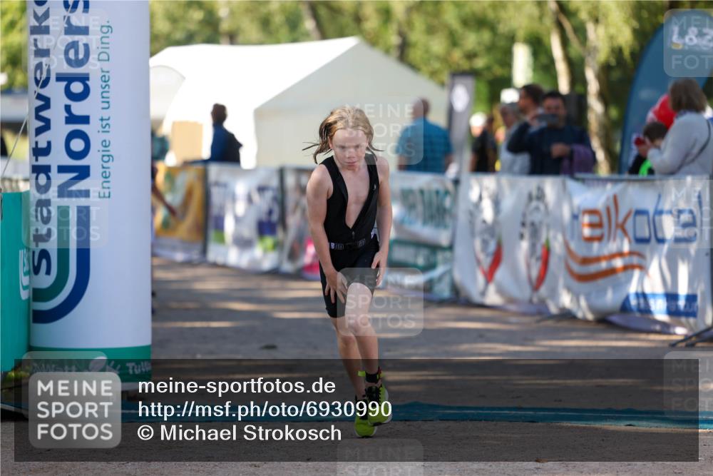01.09.2024 - 17. Tribühne Triathlon Michael Strokosch http://msf.ph/oto/6930990 01.09.2024 09:49:30 Ziel 62, 68, 86 meine-sportfotos.de