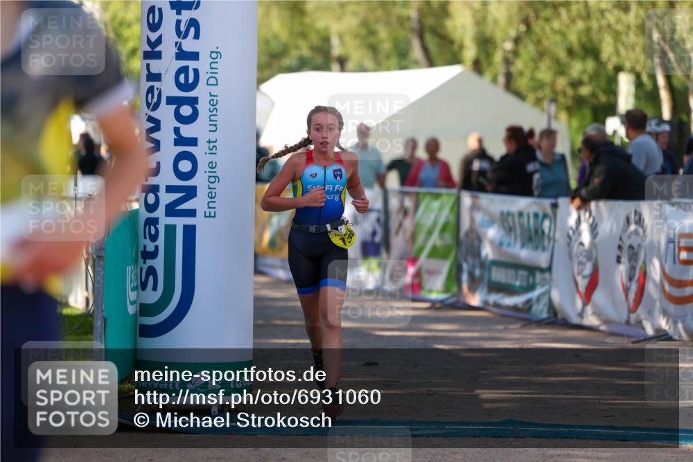 01.09.2024 - 17. Tribühne Triathlon Michael Strokosch http://msf.ph/oto/6931060 01.09.2024 09:49:52 Ziel 83, 103, 136 meine-sportfotos.de