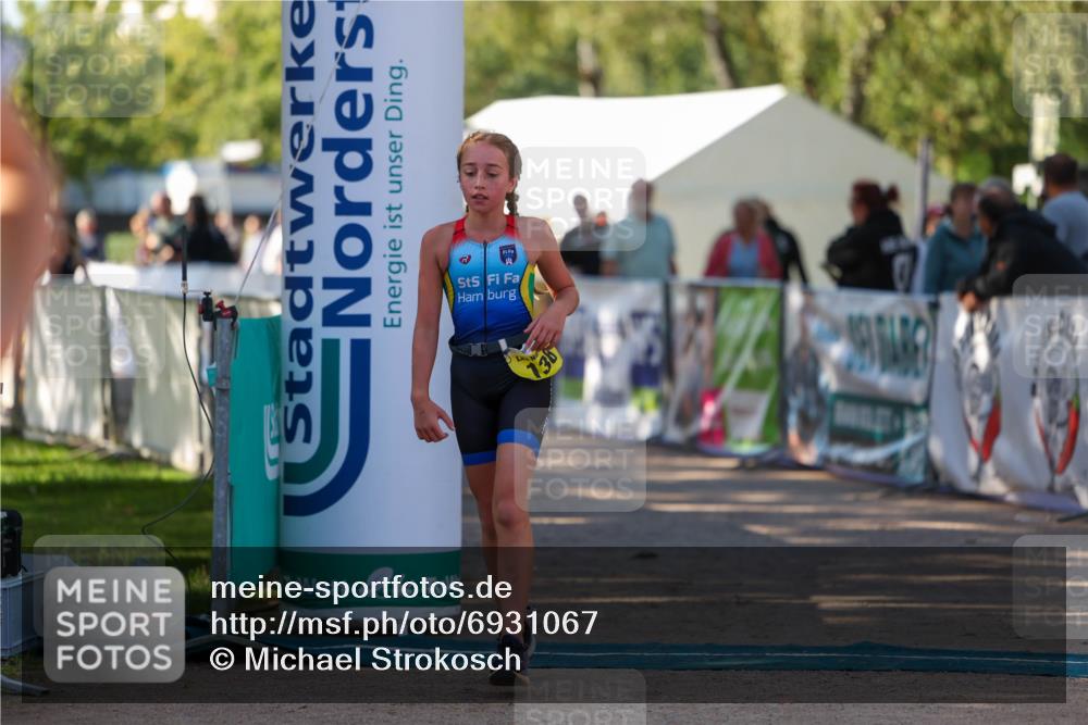 01.09.2024 - 17. Tribühne Triathlon Michael Strokosch http://msf.ph/oto/6931067 01.09.2024 09:49:53 Ziel 83, 103, 136 meine-sportfotos.de