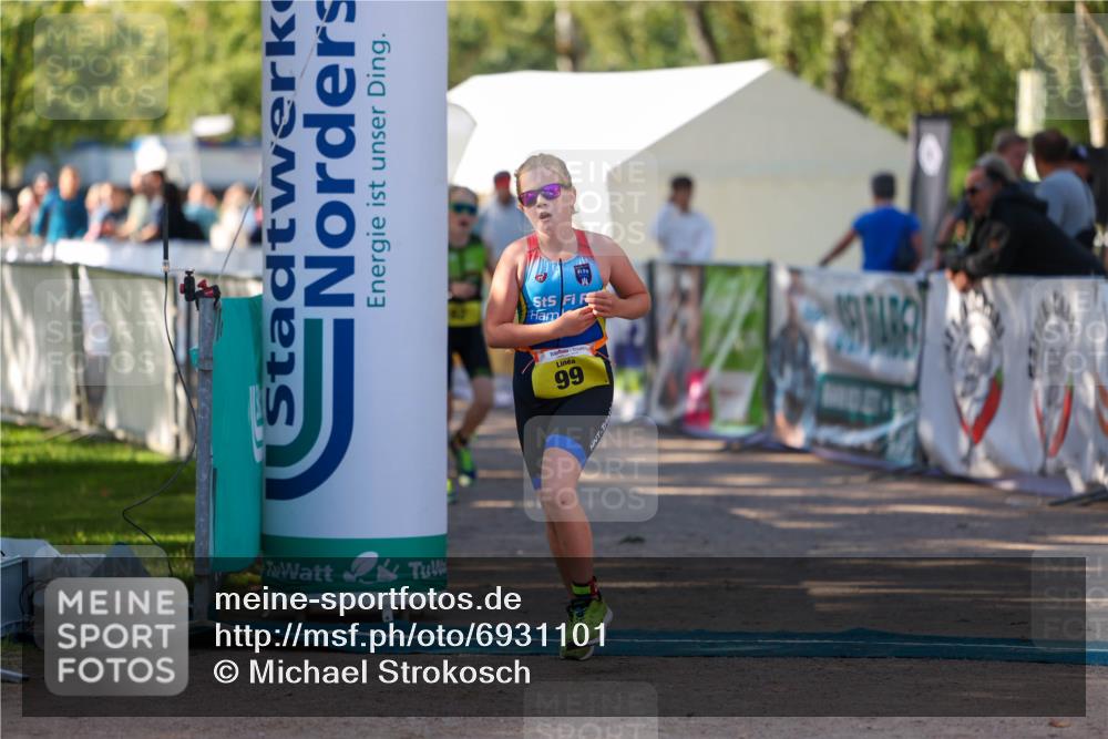 01.09.2024 - 17. Tribühne Triathlon Michael Strokosch http://msf.ph/oto/6931101 01.09.2024 09:50:03 Ziel 70, 83, 92, 99 meine-sportfotos.de