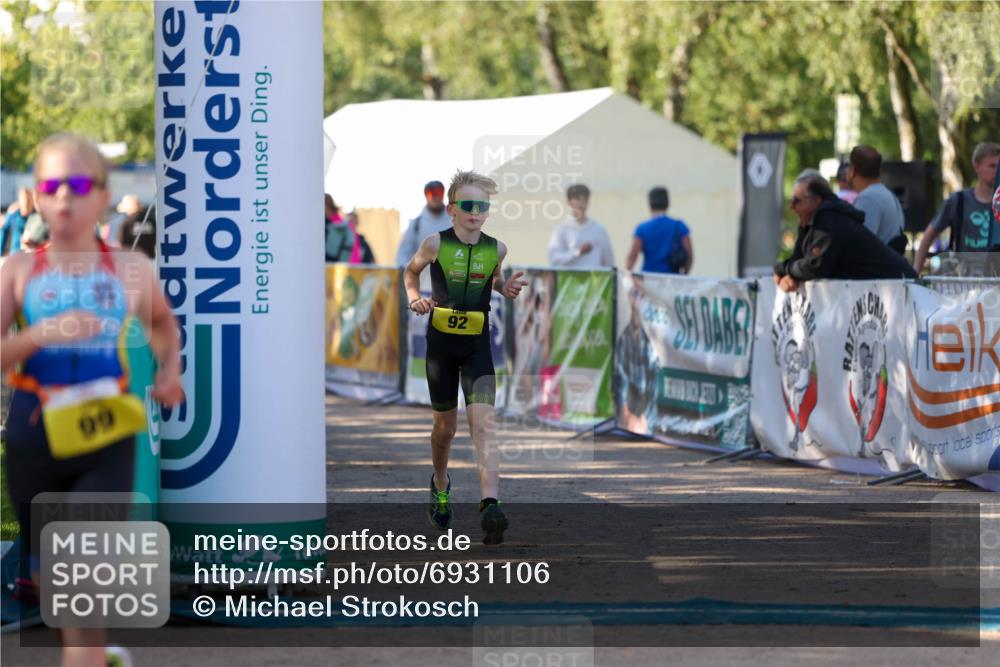01.09.2024 - 17. Tribühne Triathlon Michael Strokosch http://msf.ph/oto/6931106 01.09.2024 09:50:04 Ziel 70, 92, 99, 128 meine-sportfotos.de