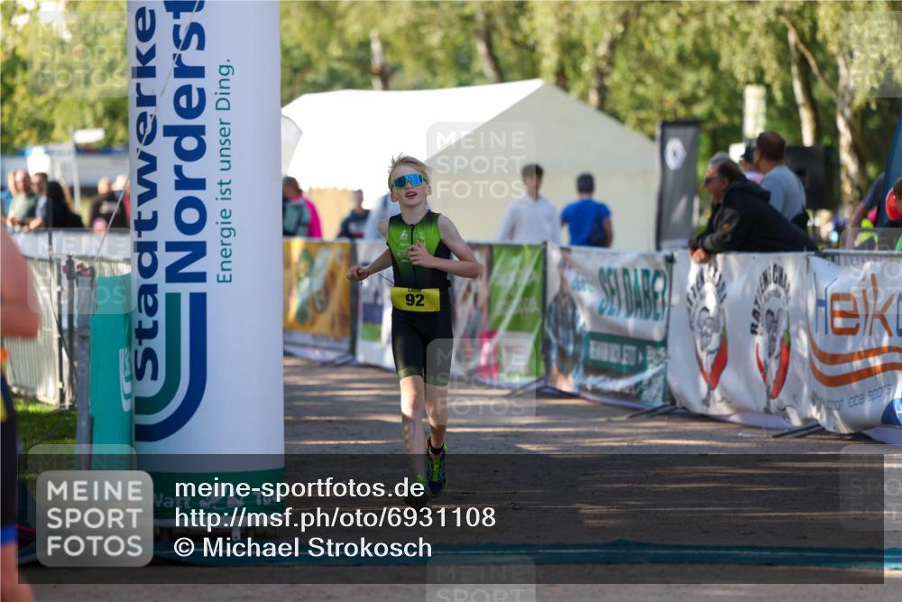 01.09.2024 - 17. Tribühne Triathlon Michael Strokosch http://msf.ph/oto/6931108 01.09.2024 09:50:05 Ziel 70, 92, 99, 128 meine-sportfotos.de