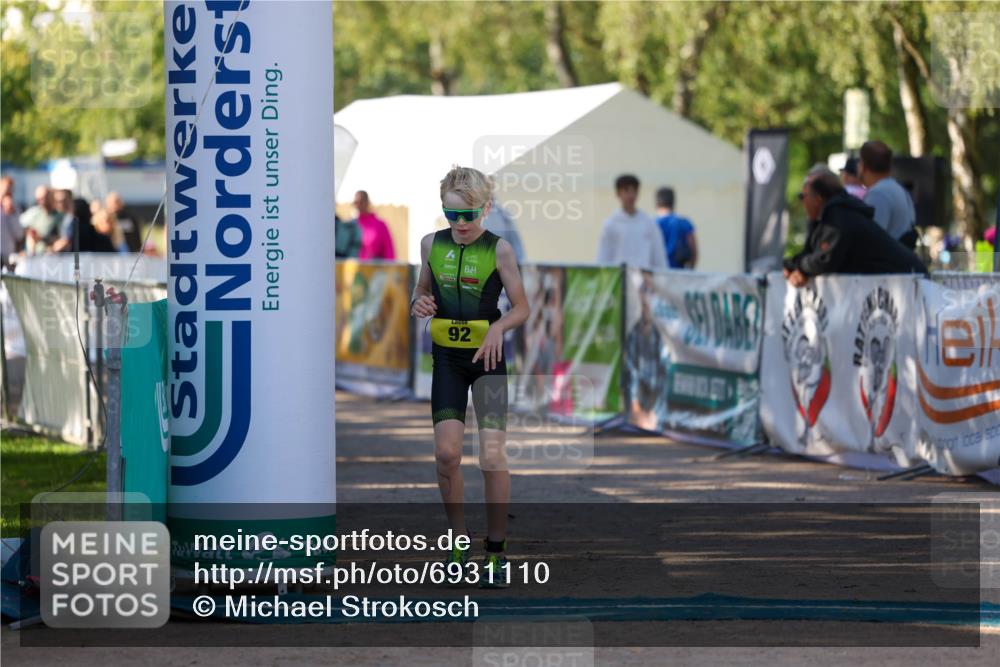 01.09.2024 - 17. Tribühne Triathlon Michael Strokosch http://msf.ph/oto/6931110 01.09.2024 09:50:05 Ziel 70, 92, 99, 128 meine-sportfotos.de