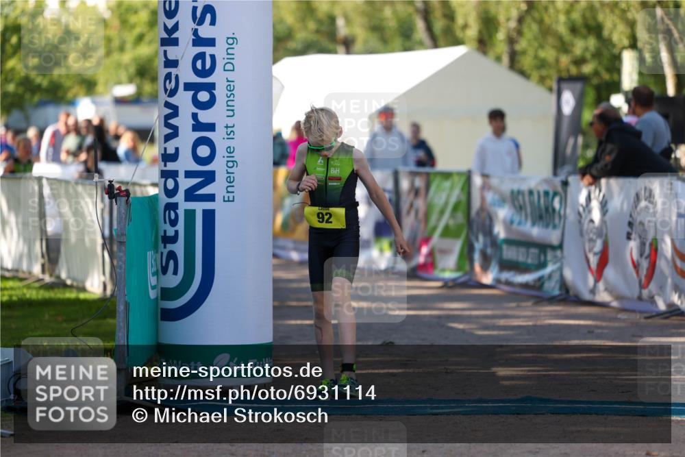 01.09.2024 - 17. Tribühne Triathlon Michael Strokosch http://msf.ph/oto/6931114 01.09.2024 09:50:06 Ziel 70, 92, 99, 128 meine-sportfotos.de