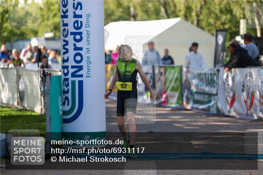 01.09.2024 - 17. Tribühne Triathlon Michael Strokosch http://msf.ph/oto/6931117 01.09.2024 09:50:06 Ziel 70, 92, 99, 128 meine-sportfotos.de