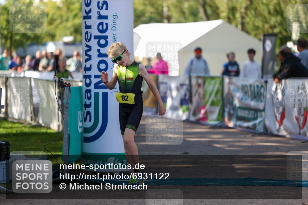 01.09.2024 - 17. Tribühne Triathlon Michael Strokosch http://msf.ph/oto/6931122 01.09.2024 09:50:07 Ziel 70, 92, 99, 128 meine-sportfotos.de