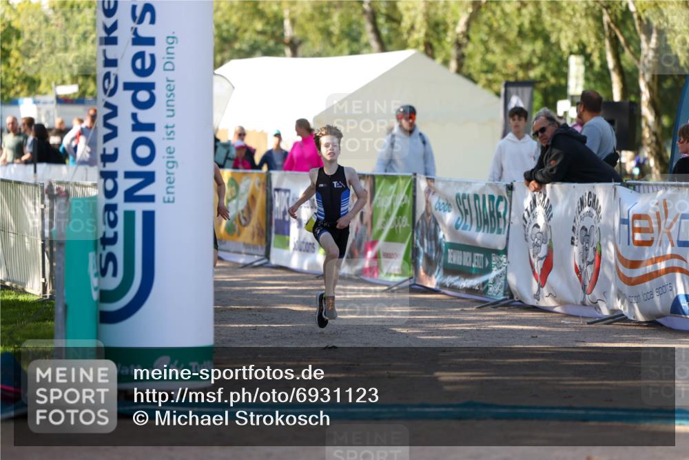 01.09.2024 - 17. Tribühne Triathlon Michael Strokosch http://msf.ph/oto/6931123 01.09.2024 09:50:08 Ziel 70, 92, 128 meine-sportfotos.de