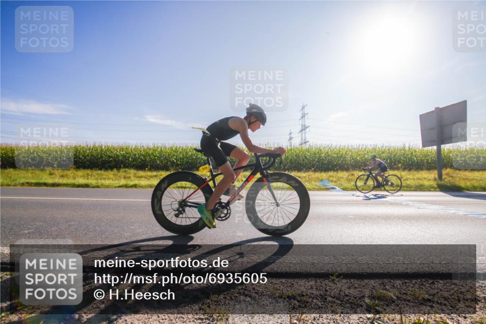 01.09.2024 - 17. Tribühne Triathlon H.Heesch http://msf.ph/oto/6935605 01.09.2024 09:37:01 Radfahren 114, 117 meine-sportfotos.de