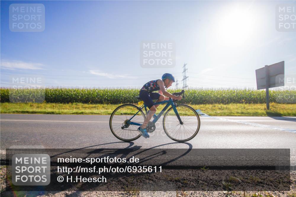 01.09.2024 - 17. Tribühne Triathlon H.Heesch http://msf.ph/oto/6935611 01.09.2024 09:37:29 Radfahren 72, 89 meine-sportfotos.de