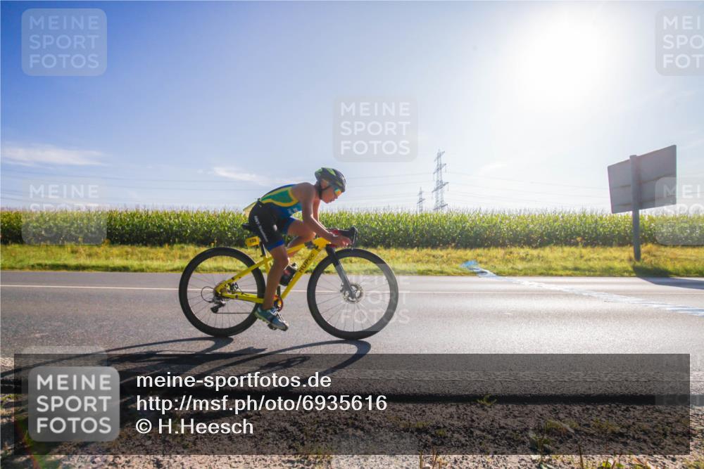 01.09.2024 - 17. Tribühne Triathlon H.Heesch http://msf.ph/oto/6935616 01.09.2024 09:37:37 Radfahren 131, 135 meine-sportfotos.de