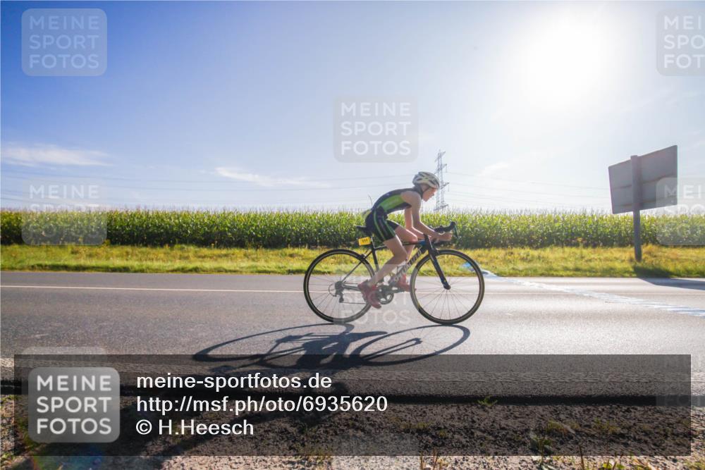 01.09.2024 - 17. Tribühne Triathlon H.Heesch http://msf.ph/oto/6935620 01.09.2024 09:38:04 Radfahren 111 meine-sportfotos.de