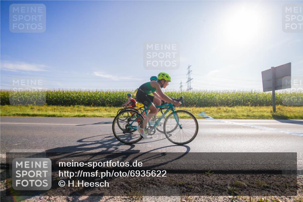 01.09.2024 - 17. Tribühne Triathlon H.Heesch http://msf.ph/oto/6935622 01.09.2024 09:38:22 Radfahren 94, 133 meine-sportfotos.de
