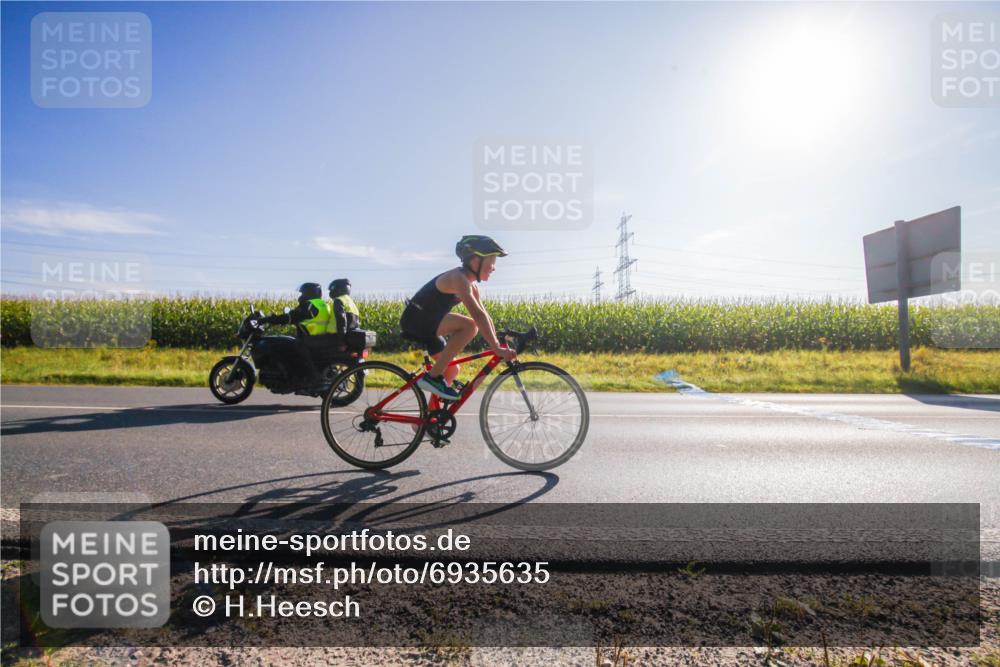 01.09.2024 - 17. Tribühne Triathlon H.Heesch http://msf.ph/oto/6935635 01.09.2024 09:39:12 Radfahren 58, 78, 86, 92, 100, 104, 113, 124, 128, 134 meine-sportfotos.de