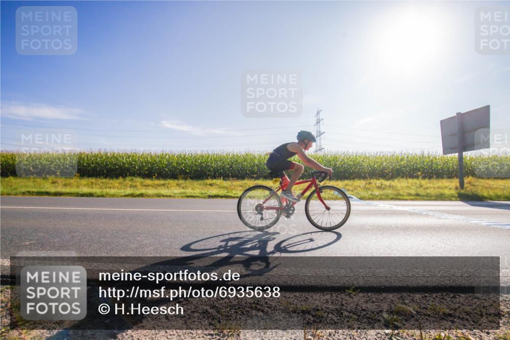 01.09.2024 - 17. Tribühne Triathlon H.Heesch http://msf.ph/oto/6935638 01.09.2024 09:39:24 Radfahren 66, 70, 89, 96, 131 meine-sportfotos.de