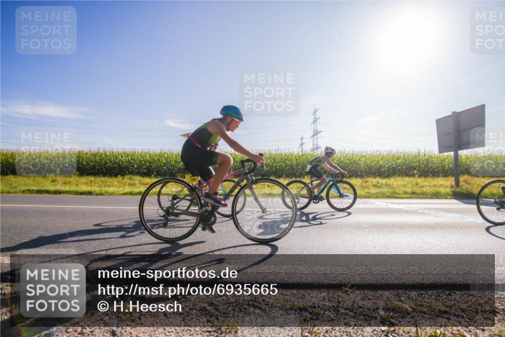01.09.2024 - 17. Tribühne Triathlon H.Heesch http://msf.ph/oto/6935665 01.09.2024 09:40:47 Radfahren 58, 78, 83, 84, 86, 92, 99, 100, 104, 124 meine-sportfotos.de