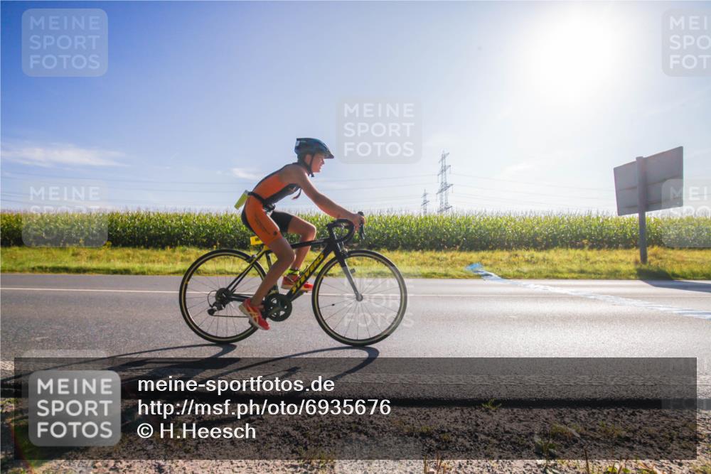01.09.2024 - 17. Tribühne Triathlon H.Heesch http://msf.ph/oto/6935676 01.09.2024 09:40:50 Radfahren 58, 75, 78, 83, 84, 86, 92, 99, 100, 104, 124 meine-sportfotos.de