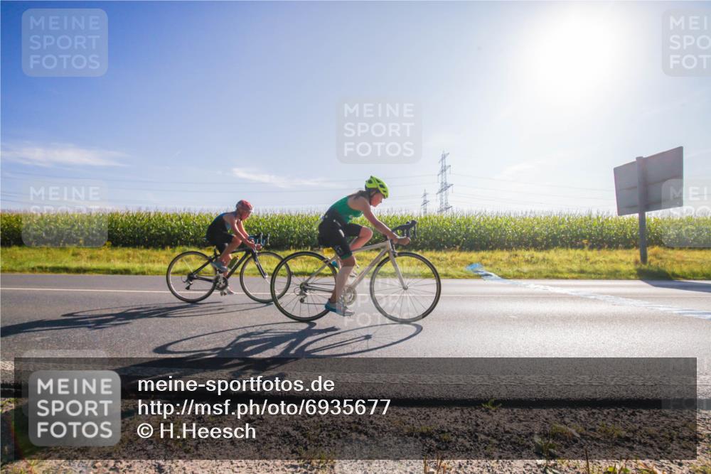 01.09.2024 - 17. Tribühne Triathlon H.Heesch http://msf.ph/oto/6935677 01.09.2024 09:40:52 Radfahren 58, 75, 78, 83, 86, 92, 99, 100, 104, 124 meine-sportfotos.de
