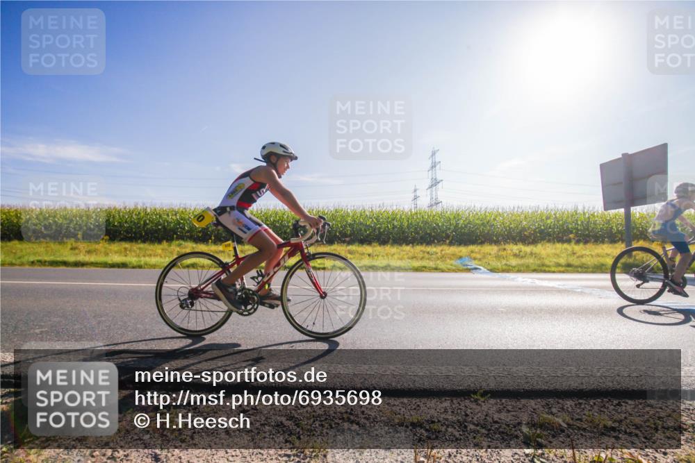 01.09.2024 - 17. Tribühne Triathlon H.Heesch http://msf.ph/oto/6935698 01.09.2024 09:41:31 Radfahren 63, 80, 81, 87, 110, 112, 123 meine-sportfotos.de